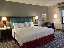 Hampton Inn & Suites Marina