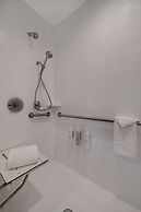 Hampton Inn & Suites Marina