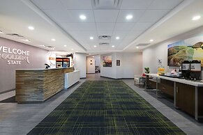 Hampton Inn & Suites Marina