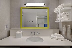 Hampton Inn & Suites Marina