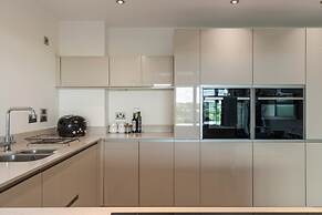 Apartment 10 Waterstone House - Luxury Apartment With Sea Views