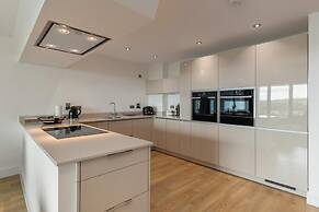 Apartment 10 Waterstone House - Luxury Apartment With Sea Views