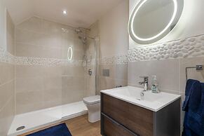 Apartment 10 Waterstone House - Luxury Apartment With Sea Views