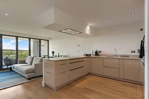 Apartment 10 Waterstone House - Luxury Apartment With Sea Views