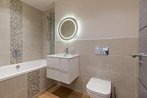 Apartment 10 Waterstone House - Luxury Apartment With Sea Views