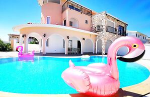 Stunning Villa With Private Pool in Antalya