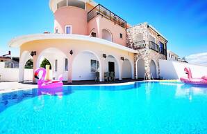 Stunning Villa With Private Pool in Antalya
