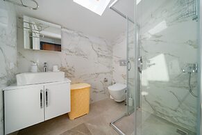 Golden Rose Suit Pension