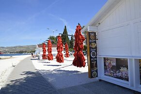 Stunning 2-bed Apartment in Okrug Gornji