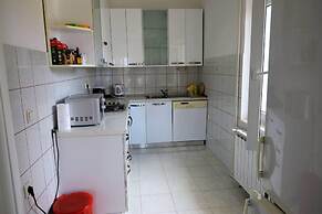 Stunning 2-bed Apartment in Okrug Gornji