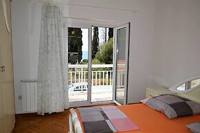 Stunning 2-bed Apartment in Okrug Gornji