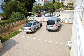 Stunning 2-bed Apartment in Okrug Gornji