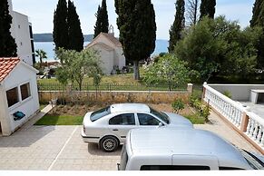 Stunning 2-bed Apartment in Okrug Gornji