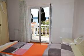 Stunning 2-bed Apartment in Okrug Gornji