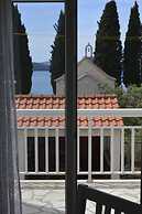 Stunning 2-bed Apartment in Okrug Gornji