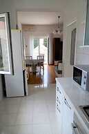 Stunning 2-bed Apartment in Okrug Gornji