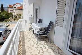 Stunning 2-bed Apartment in Okrug Gornji