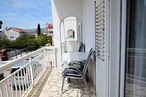 Stunning 2-bed Apartment in Okrug Gornji