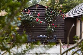 Sea View 1-bed Cottage With Private Garden