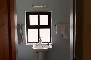 Sea View 1-bed Cottage With Private Garden