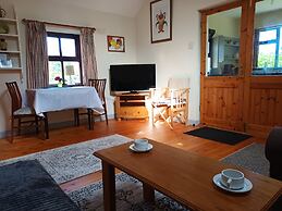 Sea View 1-bed Cottage With Private Garden