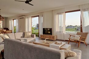 Om Cemagi Beach Villa