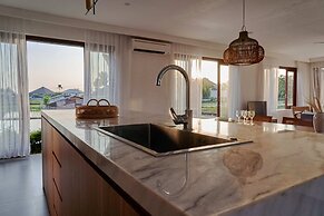 Om Cemagi Beach Villa