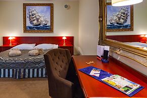 Hotel Robert's Port