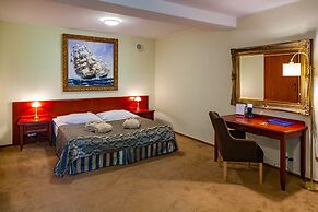 Hotel Robert's Port