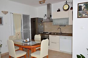 Remarkable 1-bed Apartment in Marina