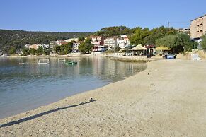 Remarkable 1-bed Apartment in Marina