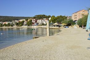 Remarkable 1-bed Apartment in Marina