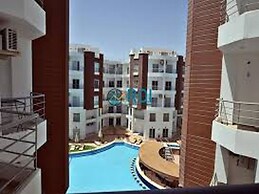 Cozy Pool Level 1-bed Apartment