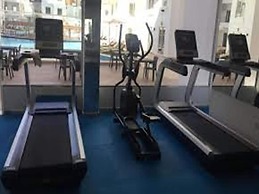 Cozy Pool Level 1-bed Apartment