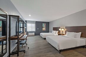 Everhome Suites Corona