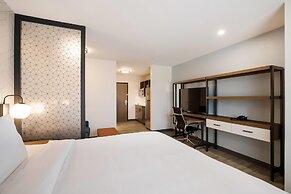 Everhome Suites Corona