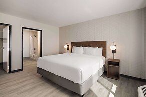 Everhome Suites Corona