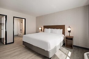Everhome Suites Corona