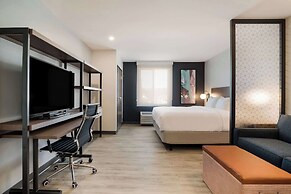 Everhome Suites Corona