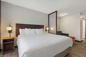 Everhome Suites Corona