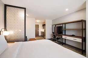 Everhome Suites Corona