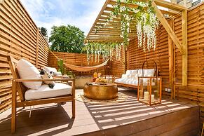 The Majestic Garden Suite