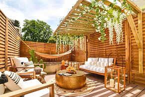 The Majestic Garden Suite