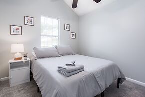 Basketball Court Cozy 3 BR in Decatur