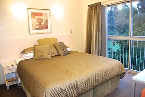 166 Majestic Court Motel