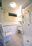 166 Majestic Court Motel