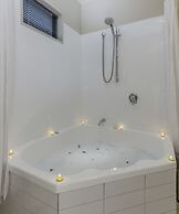 166 Majestic Court Motel