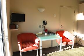 166 Majestic Court Motel