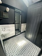 Crew's Quarters Boarding House Caters to Men