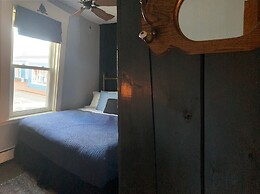 Crew's Quarters Boarding House Caters to Men